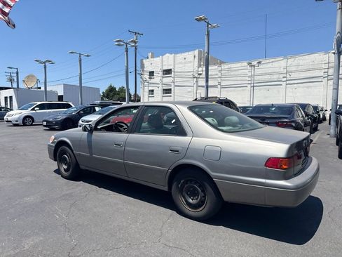 Used 2000 Toyota Camry CE FWD image 7