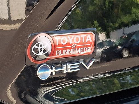 Used 2025 Toyota Camry LE FWD image 28
