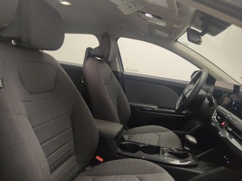 Used 2025 Kia K4 EX FWD image 21