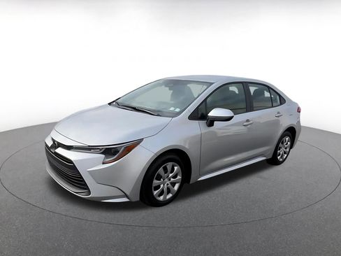 Used 2025 Toyota Corolla LE image 8