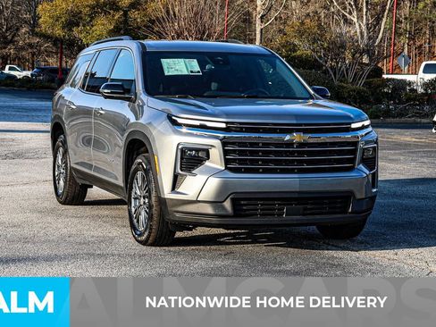 Used 2024 Chevrolet Traverse LT image 4