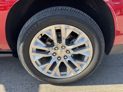 Used 2024 Chevrolet Suburban High Country w/ Advanced Technology Package image 11