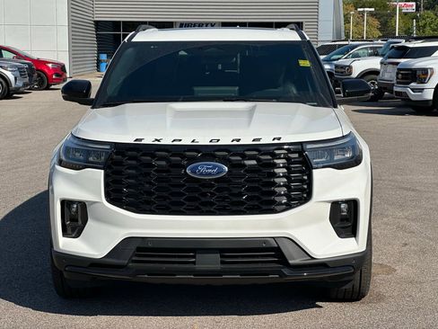 Used 2025 Ford Explorer ST AWD/4WD image 9