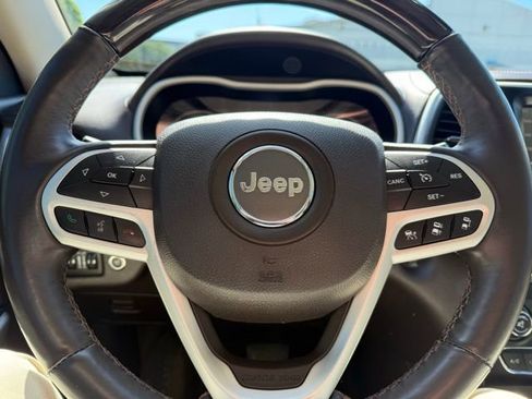 Used 2017 Jeep Cherokee Overland w/ Technology Group image 19