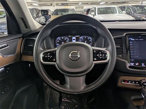 Certified 2022 Volvo XC90 T6 Momentum w/ Climate Package image 17
