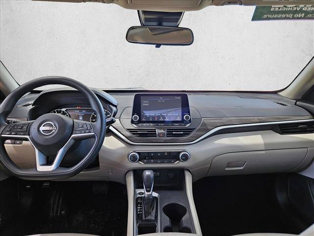 Used 2025 Nissan Altima 2.5 SV FWD image 12