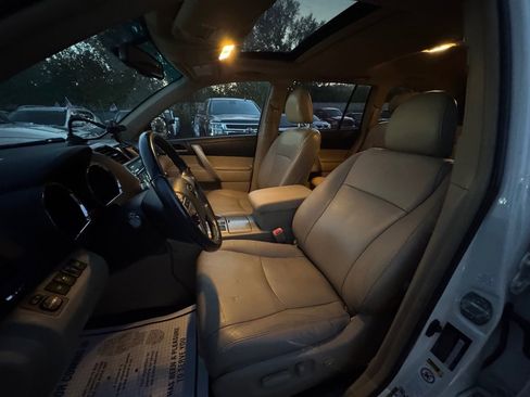 Used 2012 Toyota Highlander SE image 8