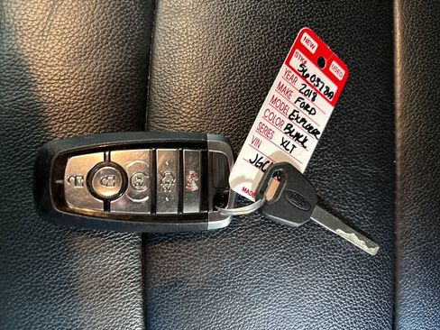 Used 2018 Ford Explorer XLT w/ Equipment Group 202A FWD image 36