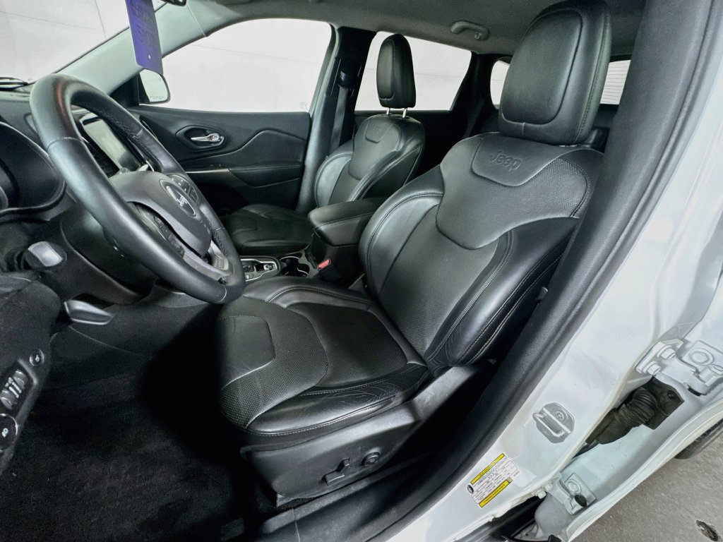 Used 2019 Jeep Cherokee Limited FWD image 24
