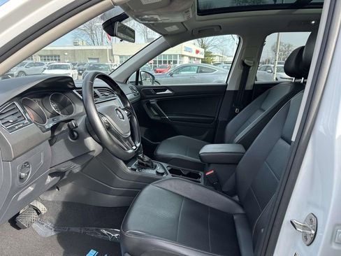 Used 2018 Volkswagen Tiguan SE w/ Panoramic Sunroof Package image 13