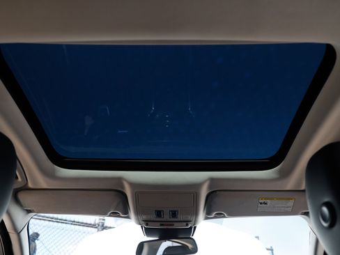 Used 2018 Jaguar XF Prestige image 27