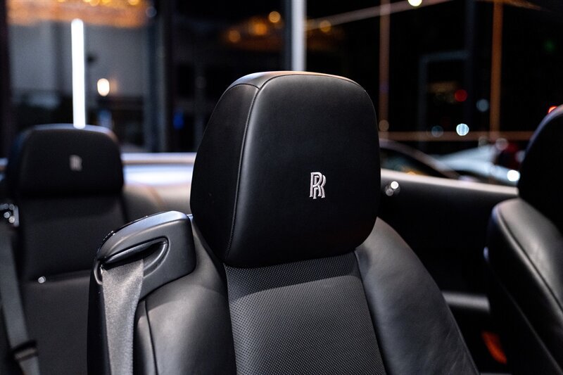 Used 2019 Rolls-Royce Dawn RWD image 9
