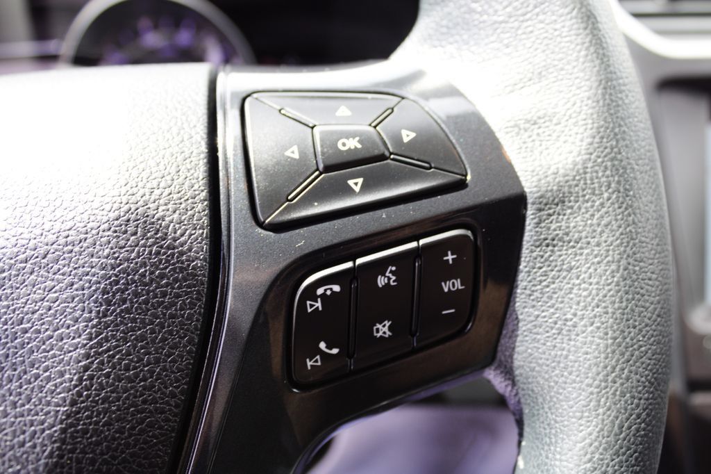 Used 2018 Ford Explorer XLT w/ Equipment Group 202A AWD/4WD image 13