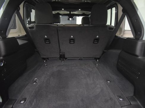 Used 2024 Jeep Wrangler Unlimited Sport AWD/4WD image 31
