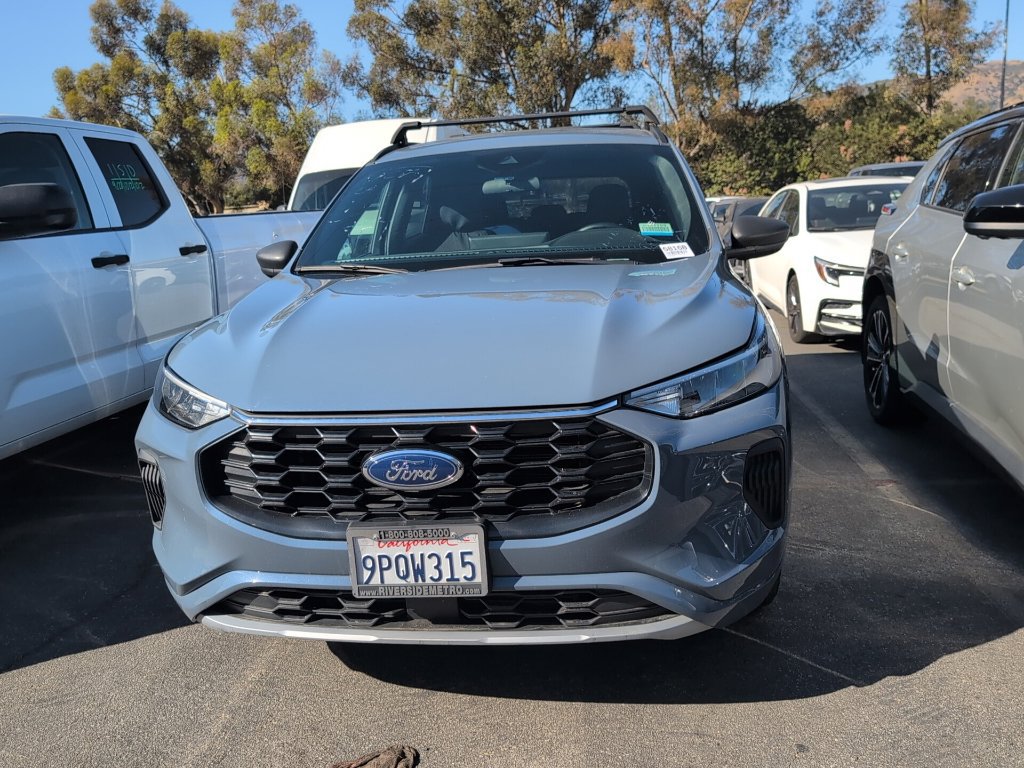 Used 2024 Ford Escape ST-Line w/ Tech Pack #1 FWD image 2