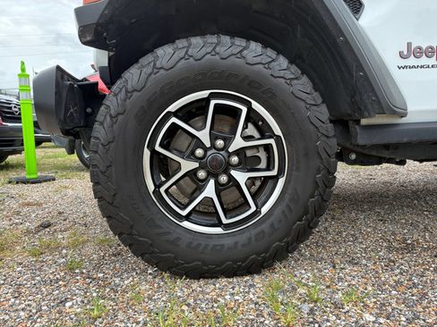 Used 2025 Jeep Wrangler Unlimited Rubicon AWD/4WD image 26