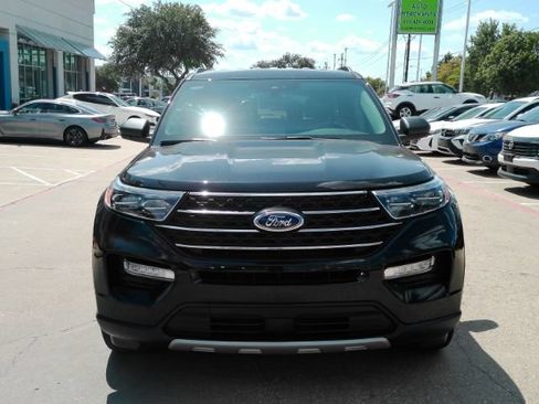 Used 2023 Ford Explorer XLT w/ Equipment Group 202A RWD image 2