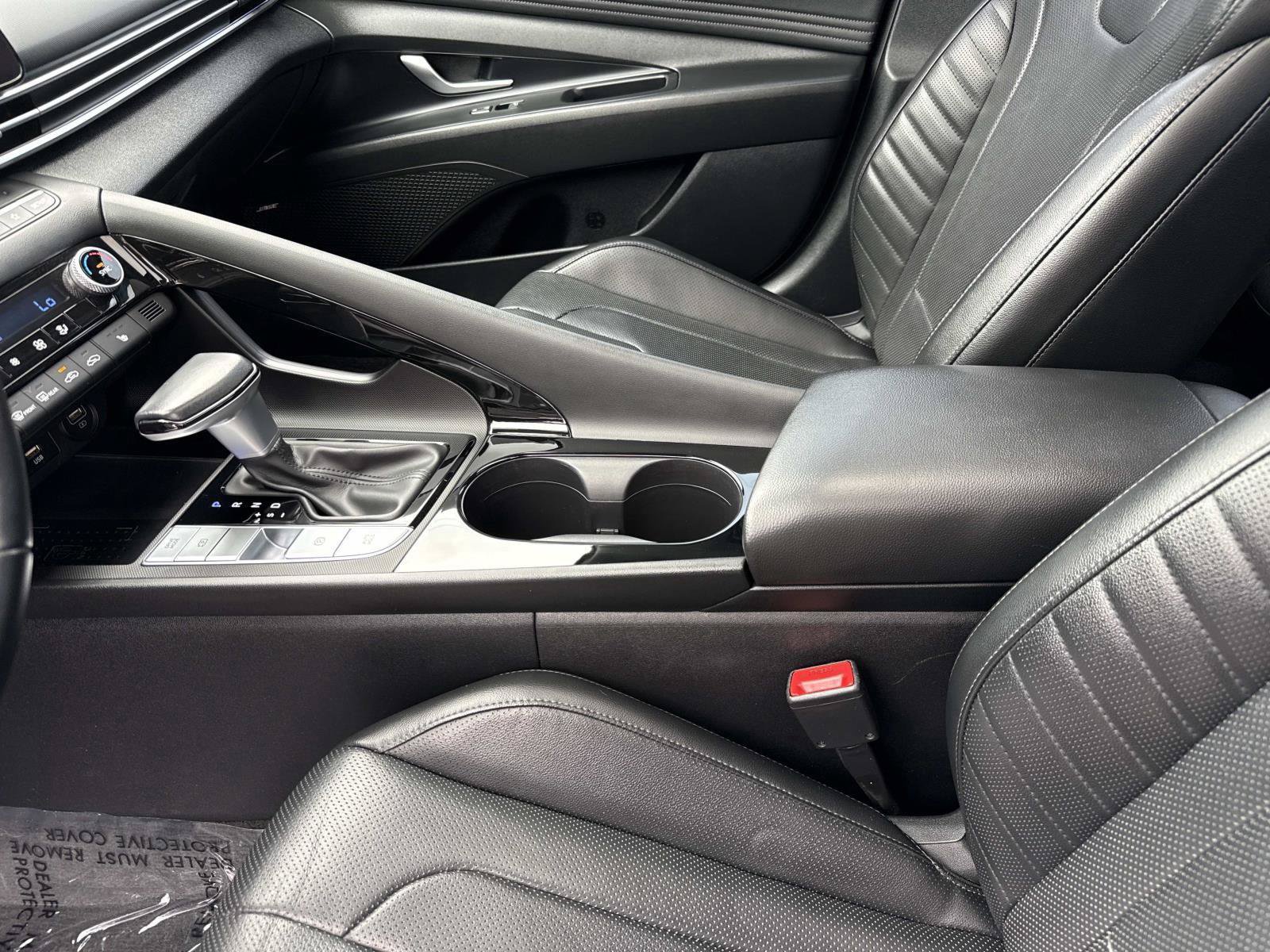 Certified 2022 Hyundai Elantra Limited FWD image 16