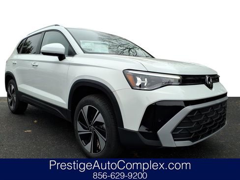 New 2026 Volkswagen Taos SE image 1