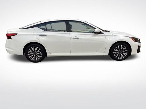 Used 2024 Nissan Altima 2.5 SV w/ SV Premium Package FWD image 13