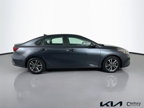 Used 2023 Kia Forte LXS w/ LXS Technology Package FWD image 4