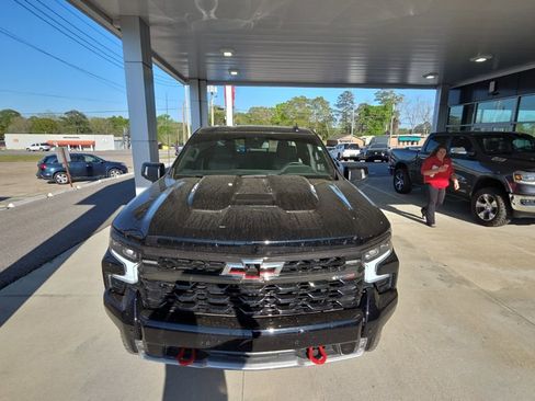 Used 2025 Chevrolet Silverado 1500 ZR2 image 8