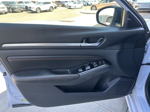 Used 2023 Nissan Altima 2.5 SR image 14