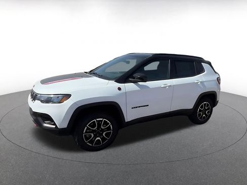 Used 2025 Jeep Compass Trailhawk image 8
