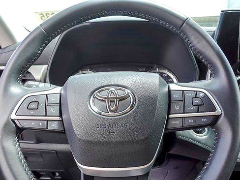 Certified 2025 Toyota Highlander LE AWD/4WD image 13