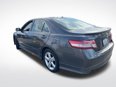 Used 2010 Toyota Camry SE image 4