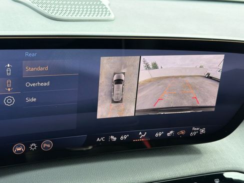 Used 2025 Buick Enclave Preferred AWD/4WD image 18