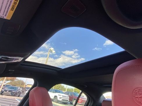 Used 2022 Alfa Romeo Giulia Veloce image 22