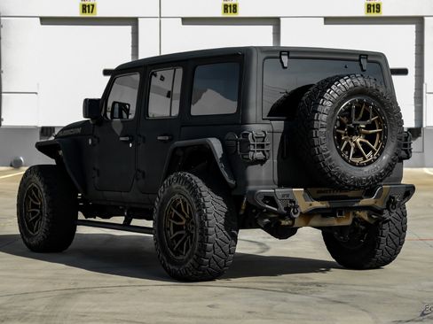 Used 2021 Jeep Wrangler Unlimited Rubicon image 12