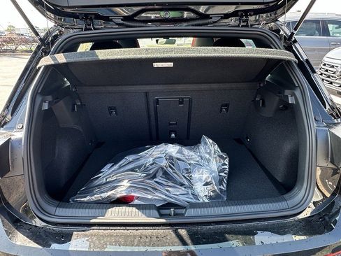 New 2025 Volkswagen GTI SE image 4