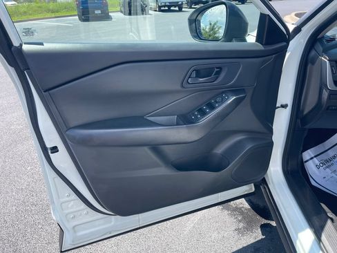 Used 2024 Nissan Rogue S AWD/4WD image 12