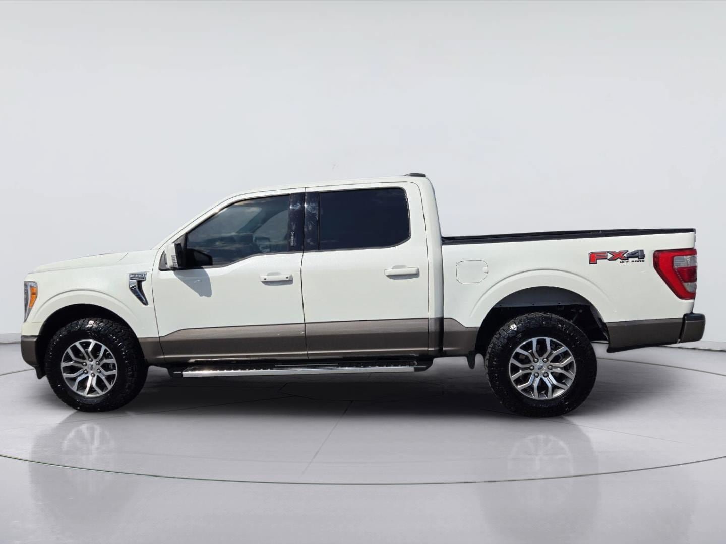 Used 2022 Ford F150 Lariat w/ Equipment Group 501A Mid AWD/4WD image 4