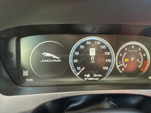 Used 2017 Jaguar F-PACE R-Sport image 23