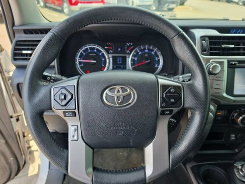 Used 2018 Toyota 4Runner SR5 AWD/4WD image 18