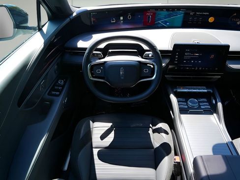 Certified 2025 Lincoln Nautilus Reserve w/ Jet Appearance Package AWD/4WD image 13