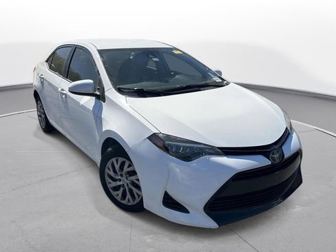Used 2018 Toyota Corolla LE image 4