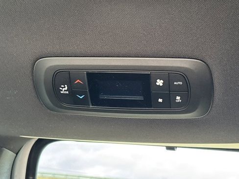 New 2026 Chrysler Pacifica Select image 18