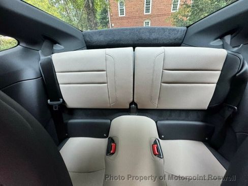 Used 2025 Porsche 911 Carrera RWD image 22