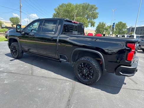 Used 2025 Chevrolet Silverado 2500 High Country w/ High Country Premium Package AWD/4WD image 3