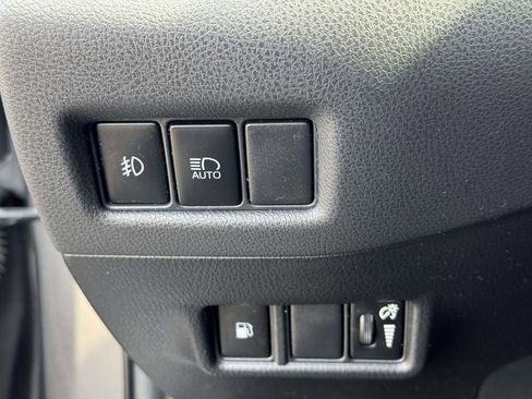 Used 2019 Toyota C-HR Limited FWD image 21