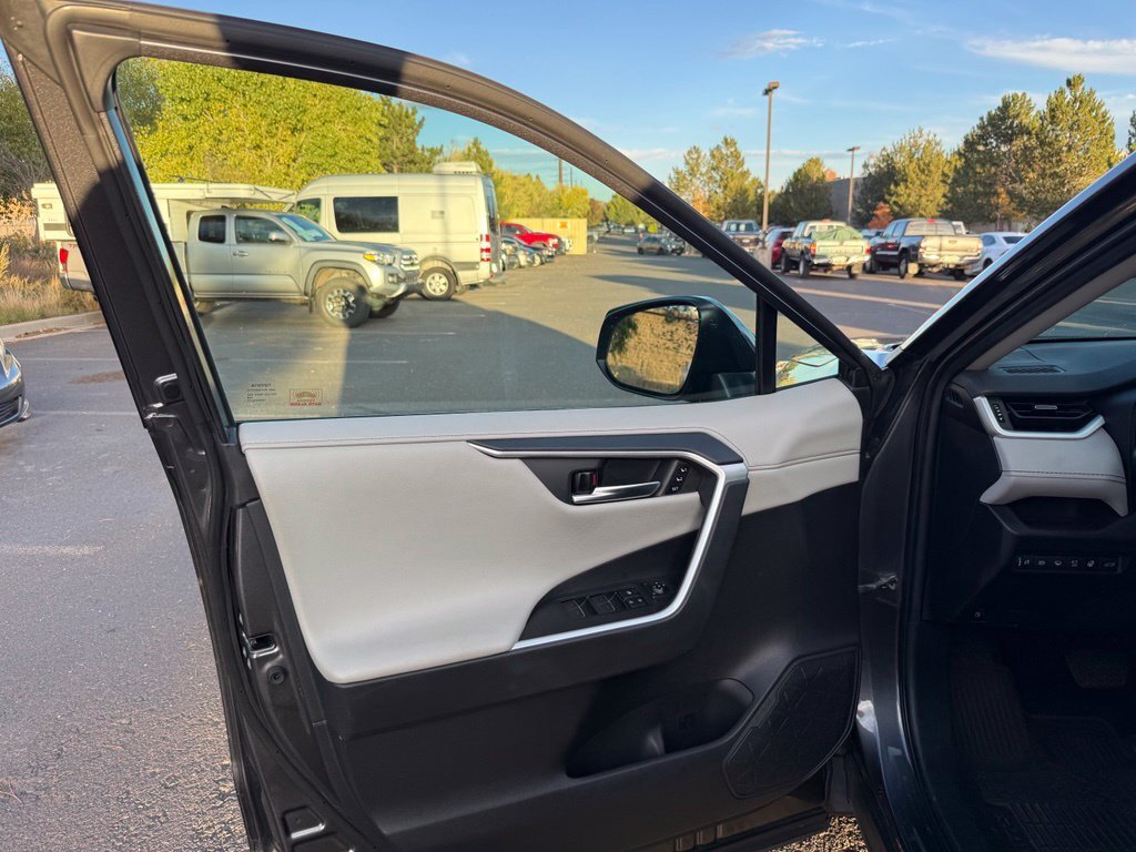 Used 2022 Toyota RAV4 Limited AWD/4WD image 23