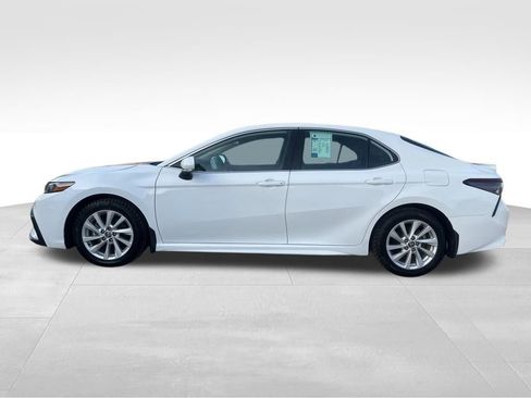 Used 2024 Toyota Camry SE FWD image 3
