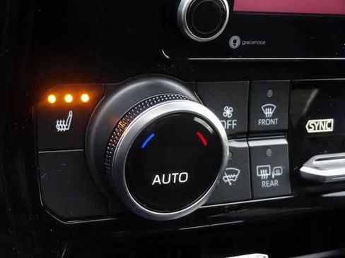 Used 2022 Toyota Highlander XLE image 33