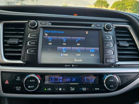 Used 2015 Toyota Highlander XLE FWD image 33