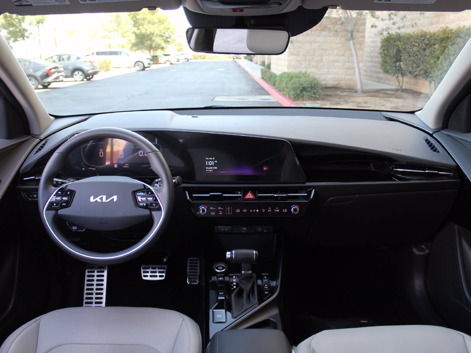 Used 2025 Kia Niro EX Touring FWD image 17