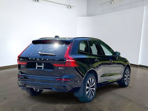Used 2023 Volvo XC60 B5 Plus w/ Climate Package AWD/4WD image 4